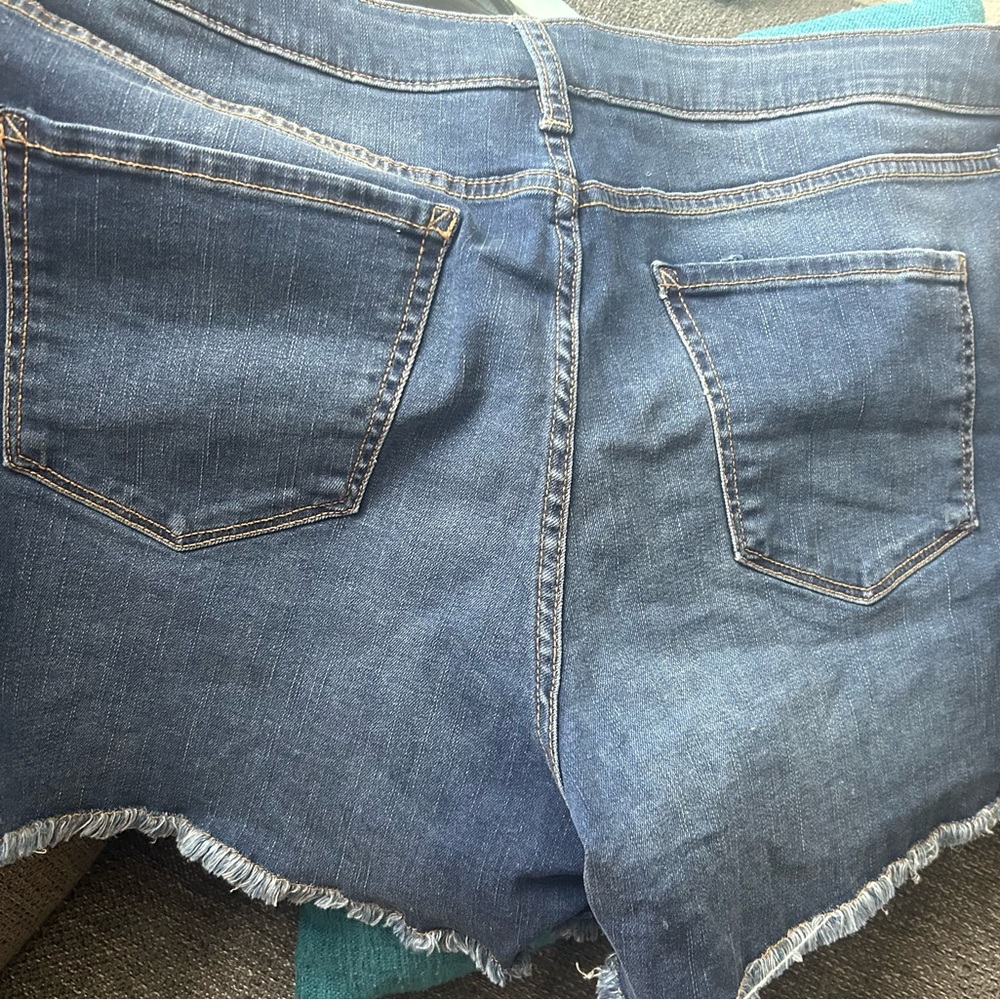 A.N.A mid rise shorts - Picture 3 of 3